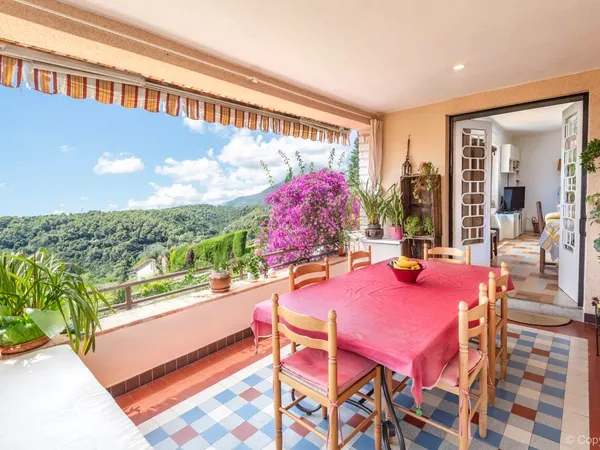 Nue Propriété sur Appartement F4/5 (124m²) dans petite copropriété à Vence 06140 avec Piscine.
