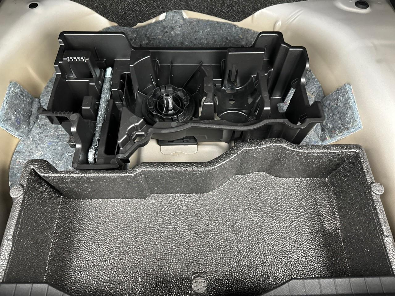 Peugeot 2008 100 s&s bvm6 allure — photo 35
