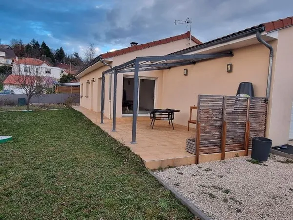 Maison plain-pied 93 m² - Terrain 1 000 m² - Cuisine neuve - Panneaux solaires