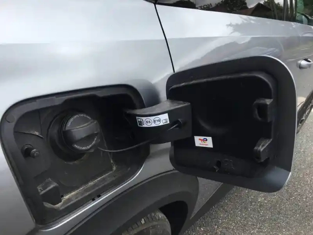 Peugeot 3008 plug-in hybrid 195 e-dcs7 — photo 26
