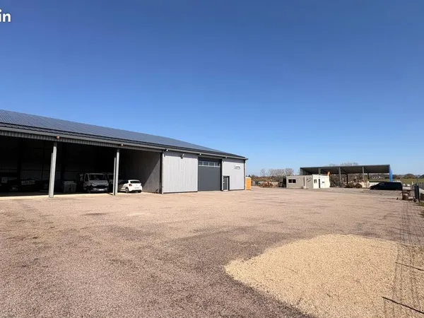 Local bureaux 570 m²