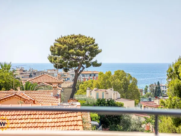 Nice Ouest - Appartement-villa d'exception avec terrasse de 55 m², vue mer et collines