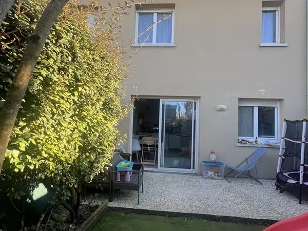 VILLENAVE D'ORNON- MAISON CONTEMPORAINE -2 CHAMBRES -BUREAU-JARDIN