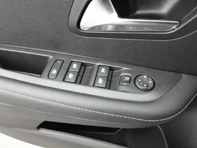 Peugeot 208 hybrid 100 e-dcs6 — photo 39