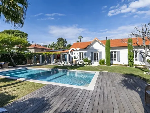 CAP D'ANTIBES - LA SALIS - VILLA RENOVEE AVEC PISCINE