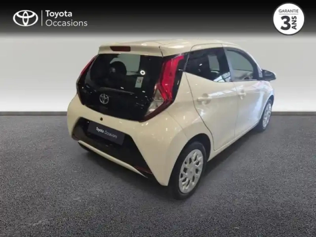 Toyota Aygo 1.0 vvt-i 72ch x-play x-shift 5p — photo 2