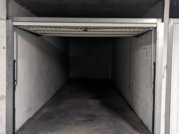 2 garages/box fermés en sous-sol sécurisés