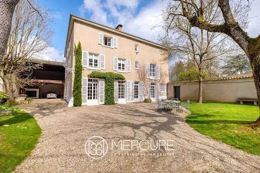 Maison 10 pièces 413 m²