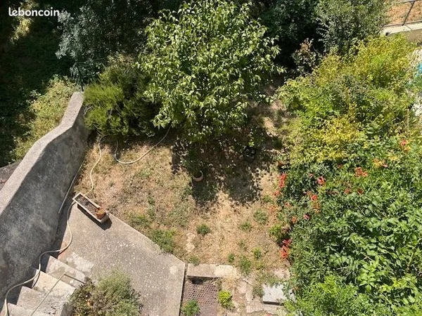 Immeuble avec terrasses et jardinet et garage