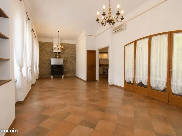 Grande maison de village de caractère 6 pièces - Pépieux (11700)
