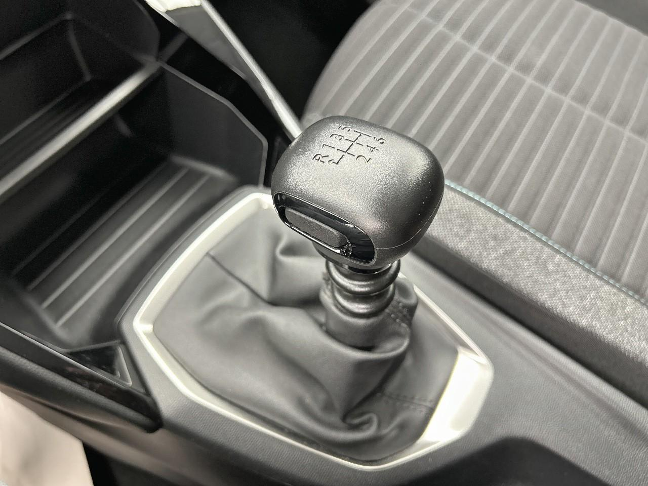 Peugeot 208 puretech 100 s&s bvm6 style — photo 17