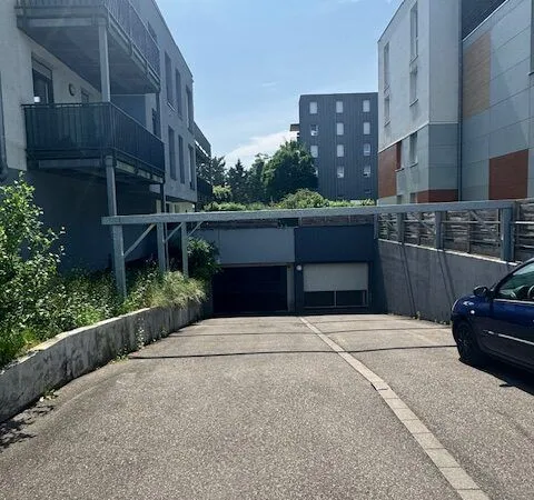 Garage fermé 16,3 m² - Strasbourg Poteries / Tram - 67200
