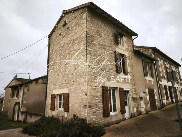 Maison de bourg atypique et charmante