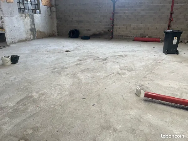 Hangar / dépôt