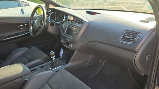 Kia Ceed 1.6 T-GDI 204 - GT – 2014 – 115105 km – Essence – Boîte Manuelle — photo 14
