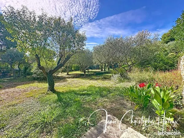 Terrain 698 m² Nimes
