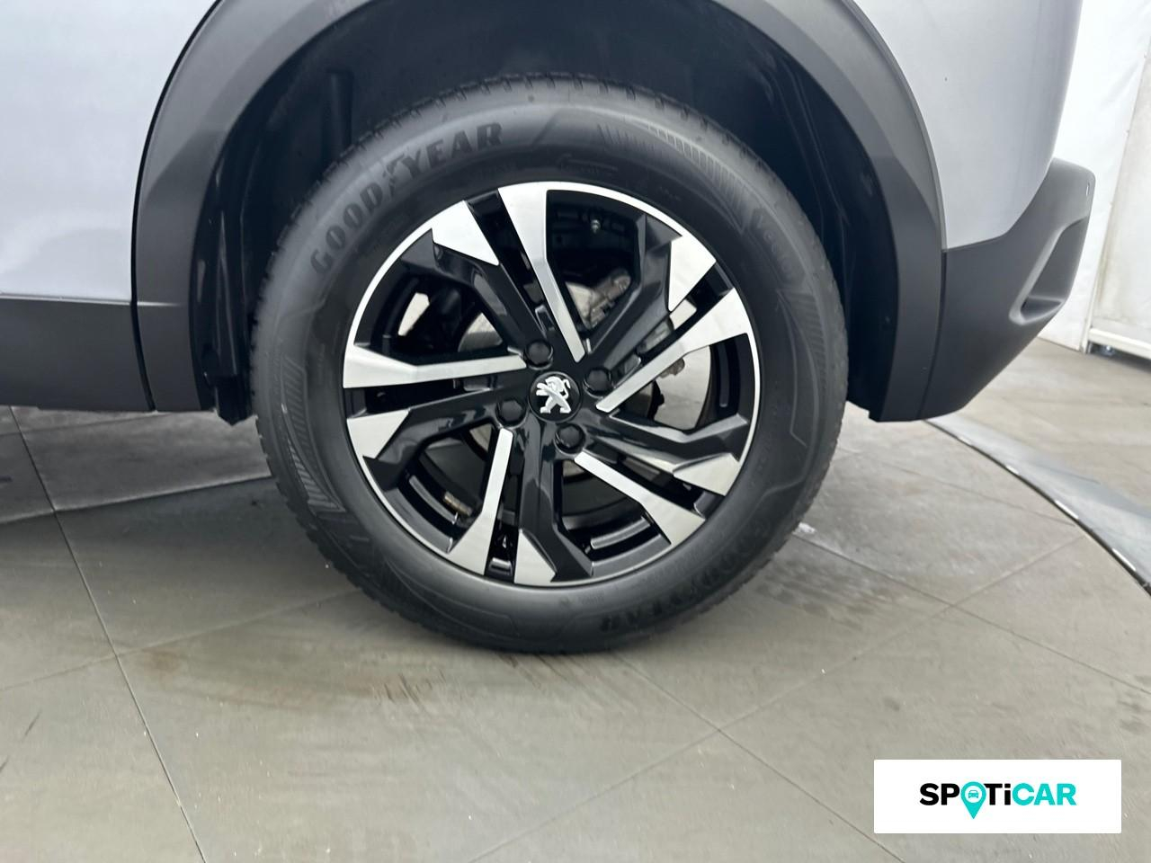 Peugeot 2008 1.2 puretech 100ch s&s allure — photo 11