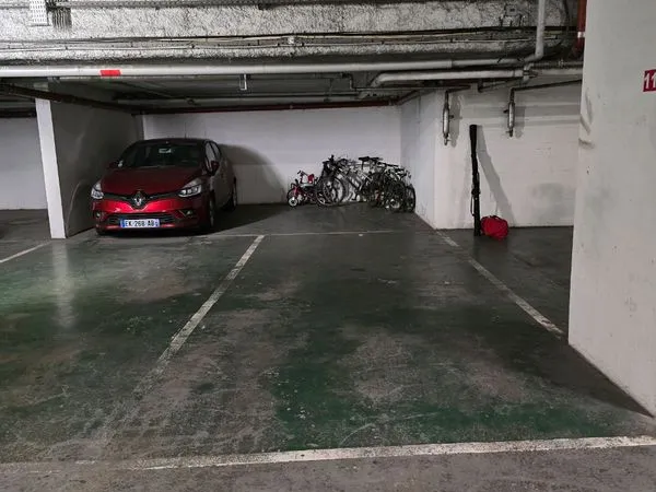 Double place parking - issy - epinettes