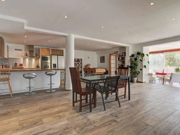 Appartement 3 pièces 140 m²