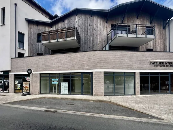 Local commercial 1 pièce 116 m²