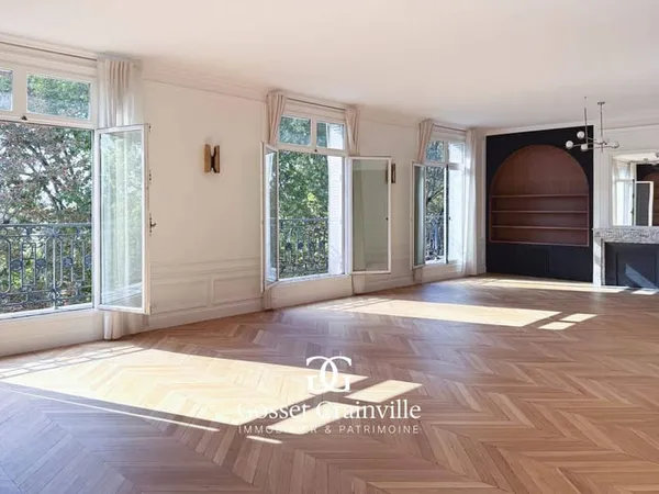 Appartement 6 pièces 243 m²