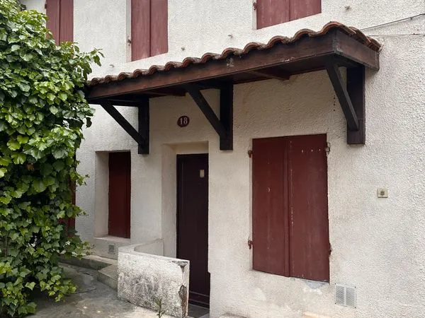 Vends studio 23m² en fond d'impasse - environnement calme - petite copropriété - faibles charges