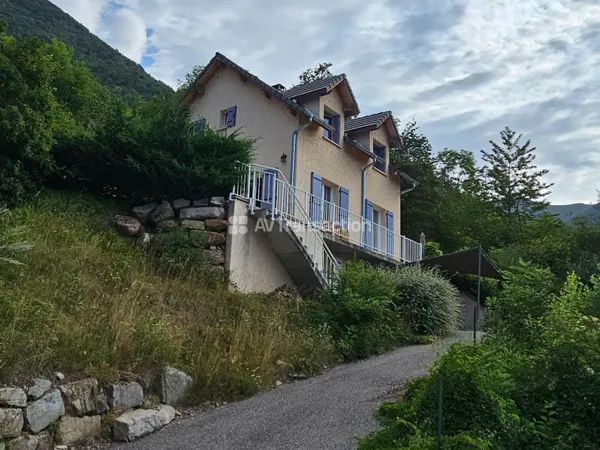 Aspres-les-Corps : Maison individuelle avec vue panoramique