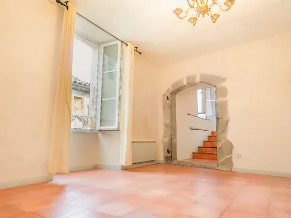A vendre. Serres Deux appartements de caractère, idéal investisseur