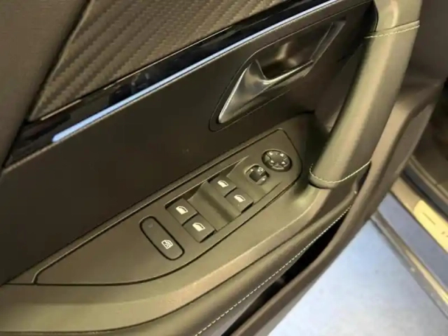 Peugeot 2008 1.2 puretech 130ch s&amp;s gt eat8 — photo 11