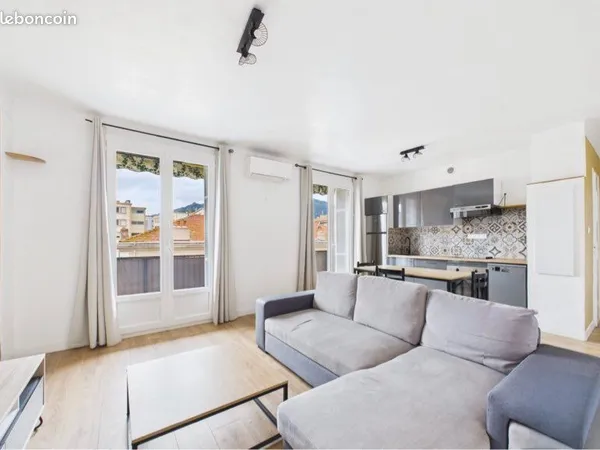Appartement 2 pièces rénové avec terrasse - Centre-ville d'Ajaccio
