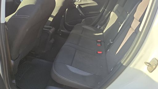 Peugeot 2008 1.2 PureTech 130 - Allure – 2018 – 76560 km – Essence – Boîte Manuelle — photo 13