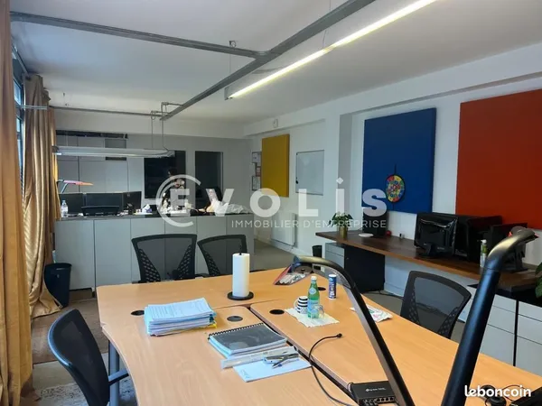 Bureaux 77 m²