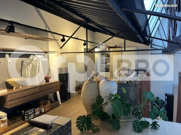 Local commercial 160 m²