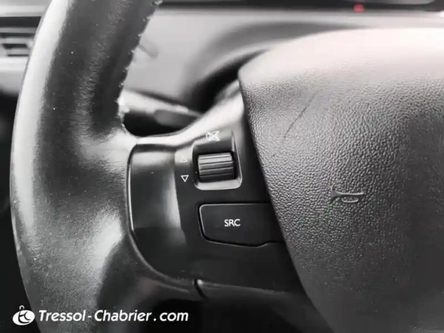 Peugeot 208 puretech 82ch s&amp;s bvm5 signature — photo 19