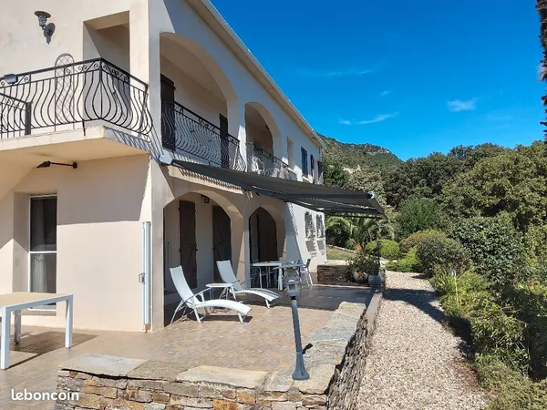 Maison - 7 pièces - 200 m2