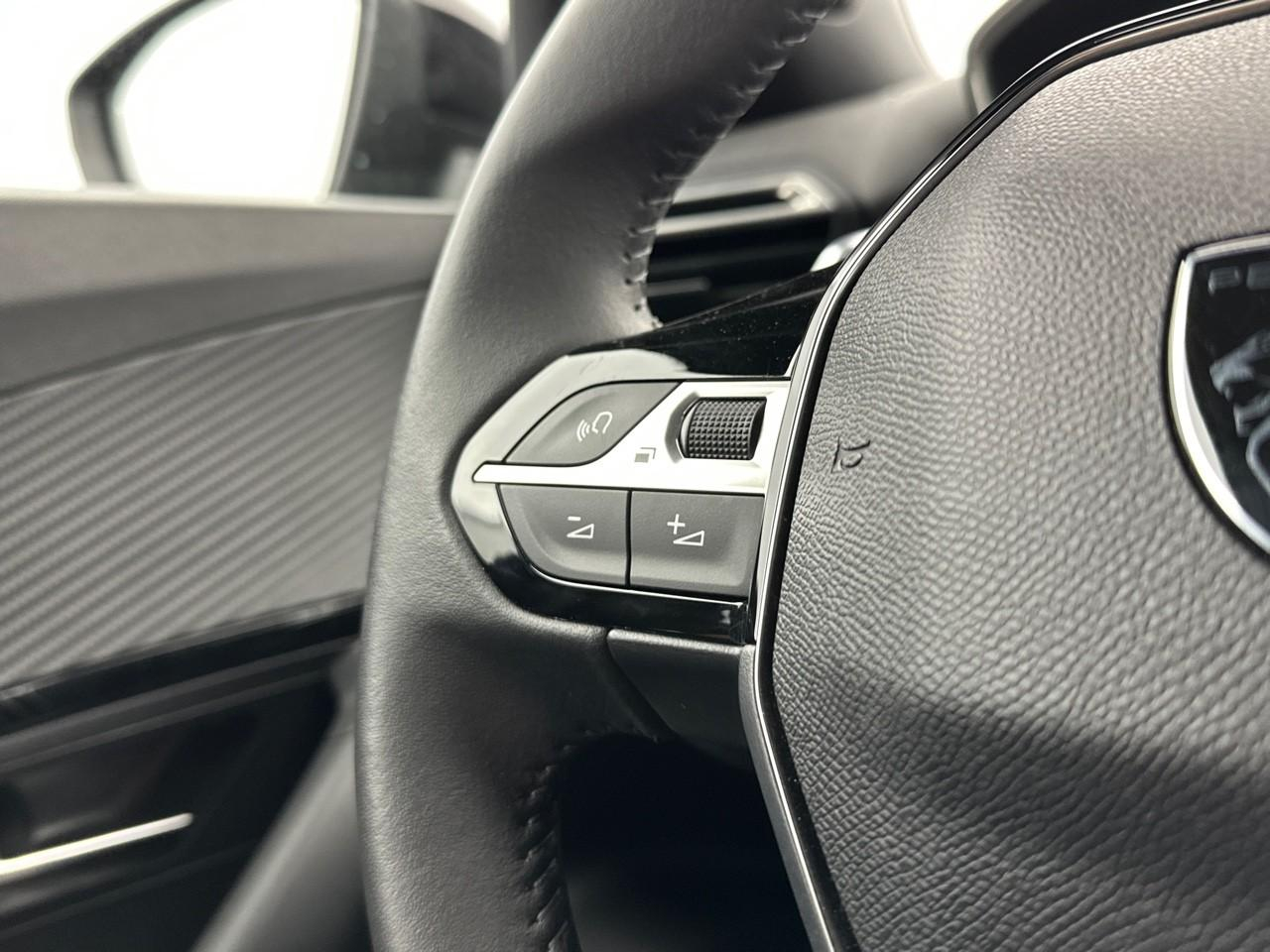 Peugeot 2008 hybrid 145 e-dcs6 style — photo 17