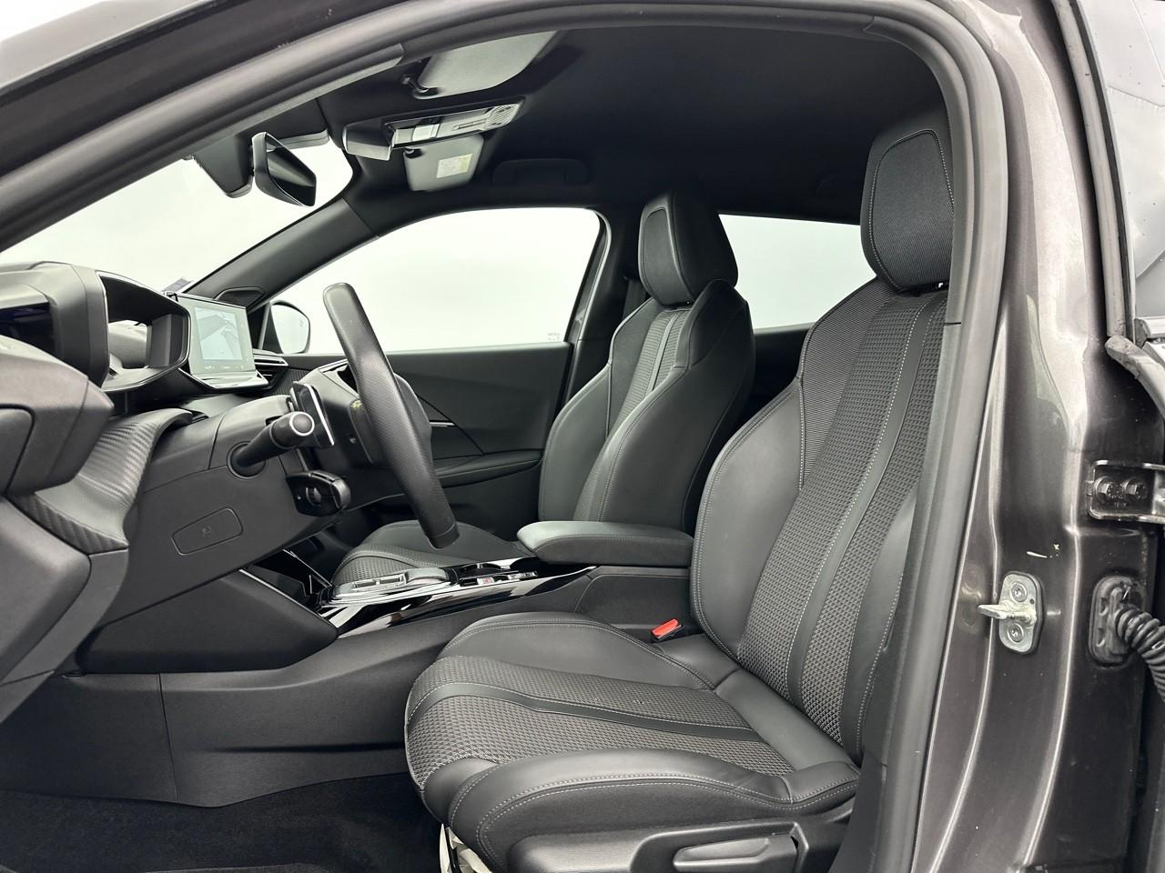 Peugeot 2008 puretech 130 s&s eat8 gt — photo 9