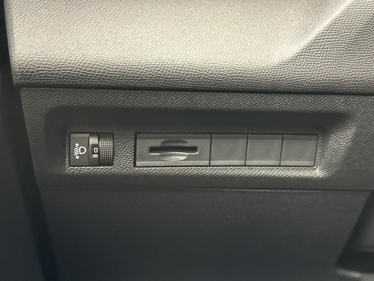 Peugeot 308 puretech 130ch s&s bvm6 allure pack — photo 16