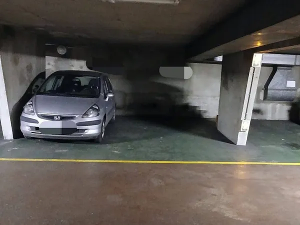 Parking 13 m²
