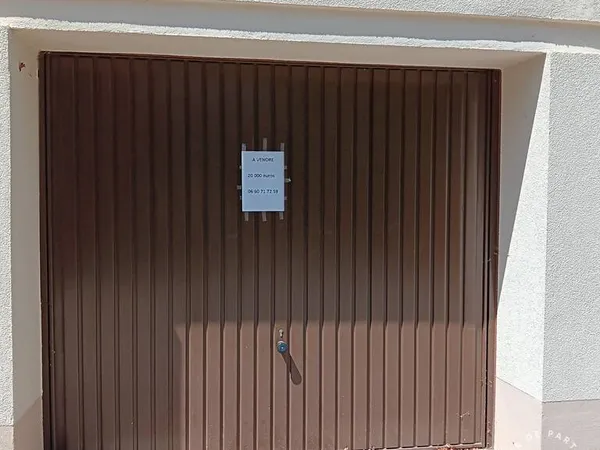 Garage/Parking