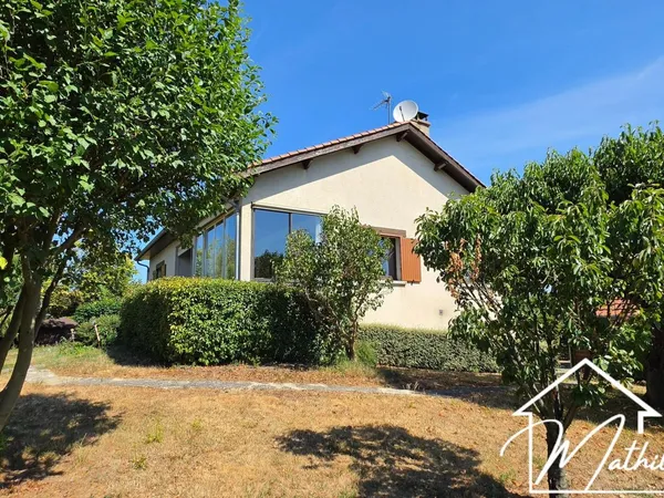 Maison avec vue, grand terrain et beau potentiel