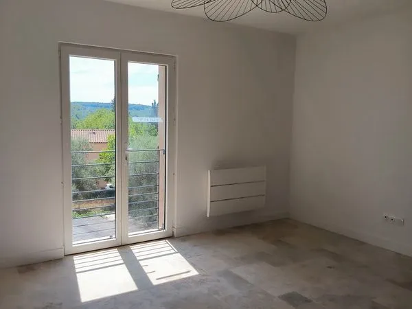 F2 lumineux dans une maison de campagne proche de toutes commodités