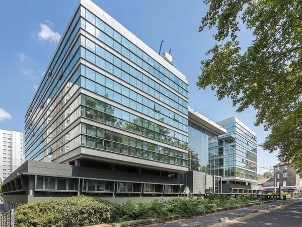 Bureaux 11024 m²
