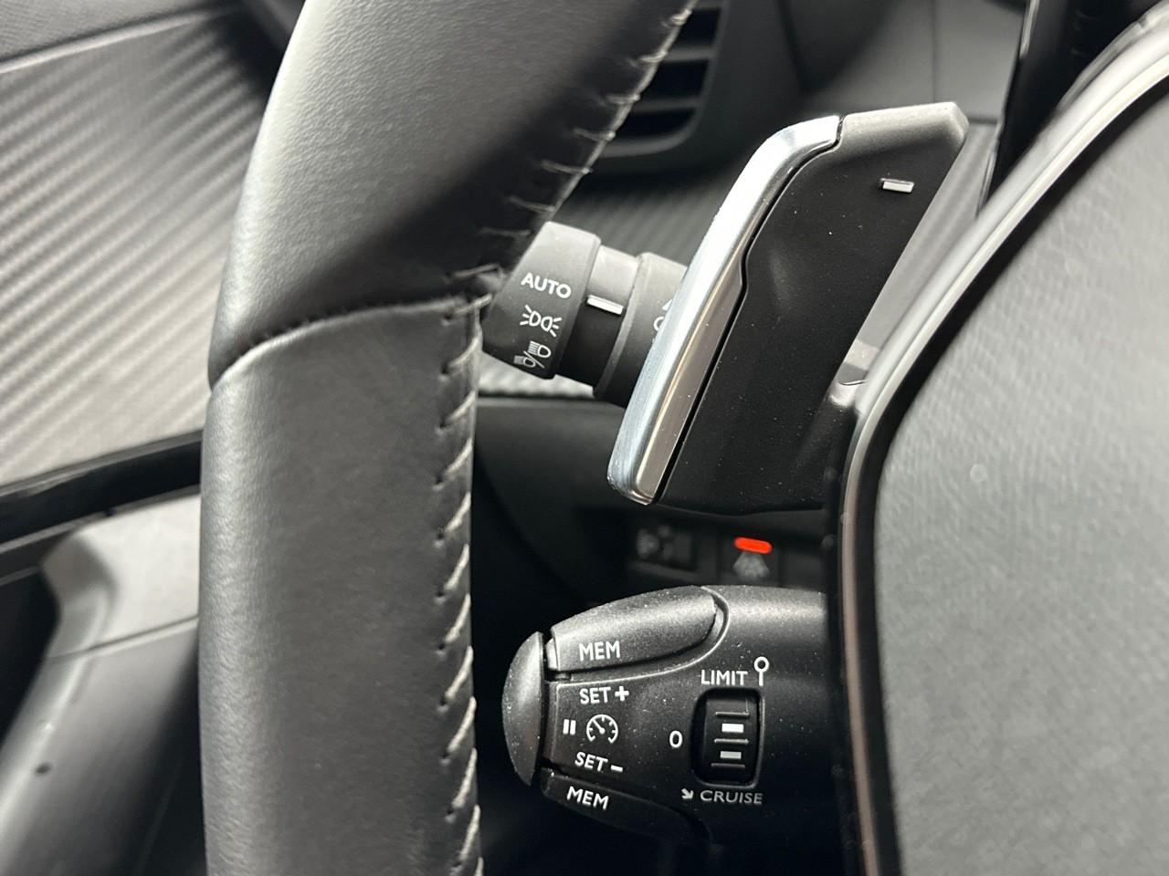 Peugeot 2008 puretech 130 s&s eat8 allure — photo 17