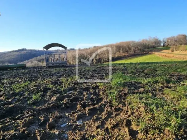 Beau terrain sur la commune de Vignols