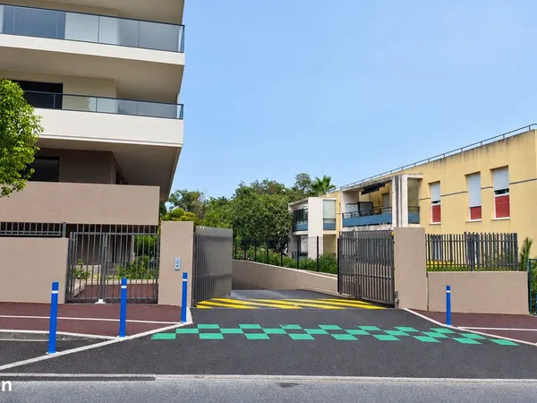 Place de parking sous-sol sécurisée - Villeneuve-Loubet - Résidence Sole Mare - 90 /mois