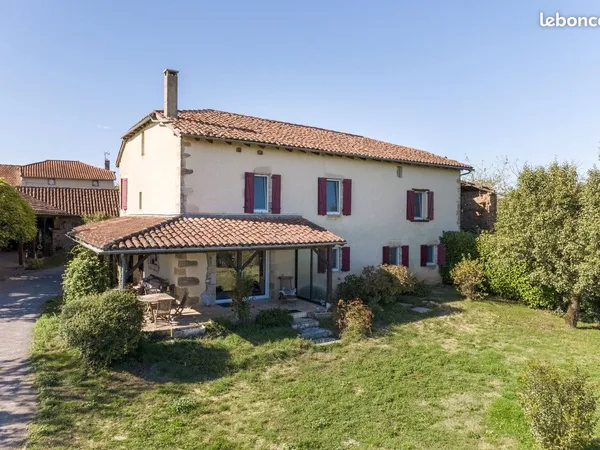 Propriété 7 pièces 232 m²