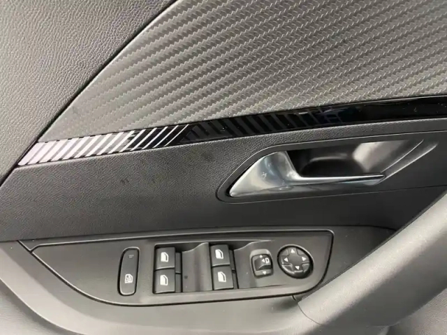 Peugeot 2008 hybrid 145 e-dcs6 — photo 32