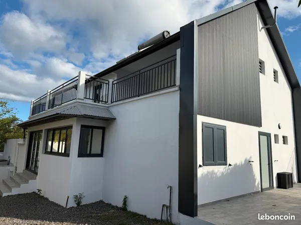 ST PIERRE / LIGNE DES BAMBOUS - VILLA MODERNE et RENOVEE T4 + PISCINE