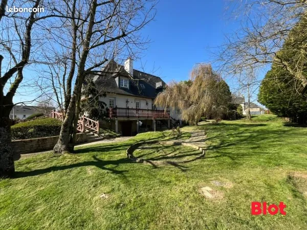 Maison 9 pièces 317 m²